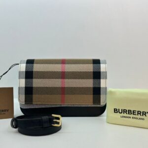 BOLSA BURBERRY MADISON PRETA
