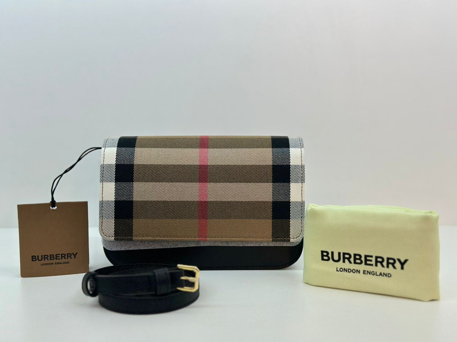 BOLSA BURBERRY MADISON PRETA