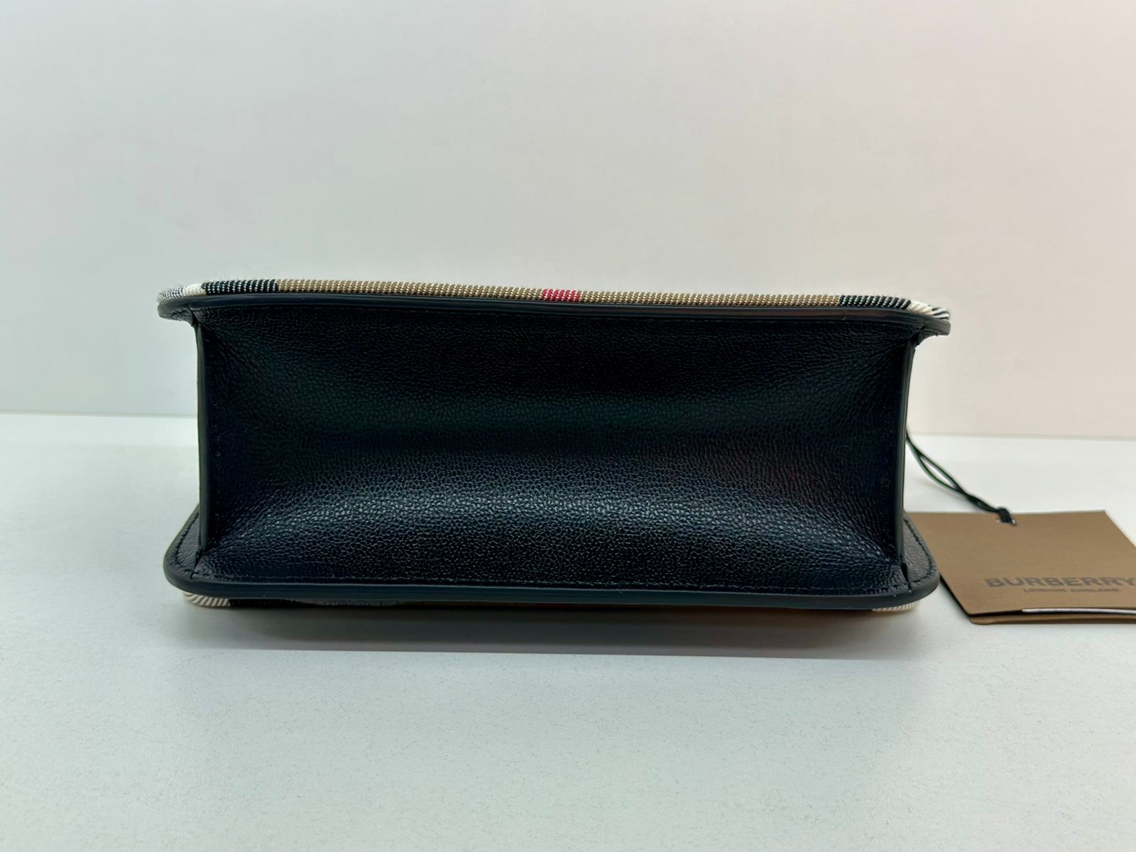 BOLSA BURBERRY MADISON PRETA - Imagem 14