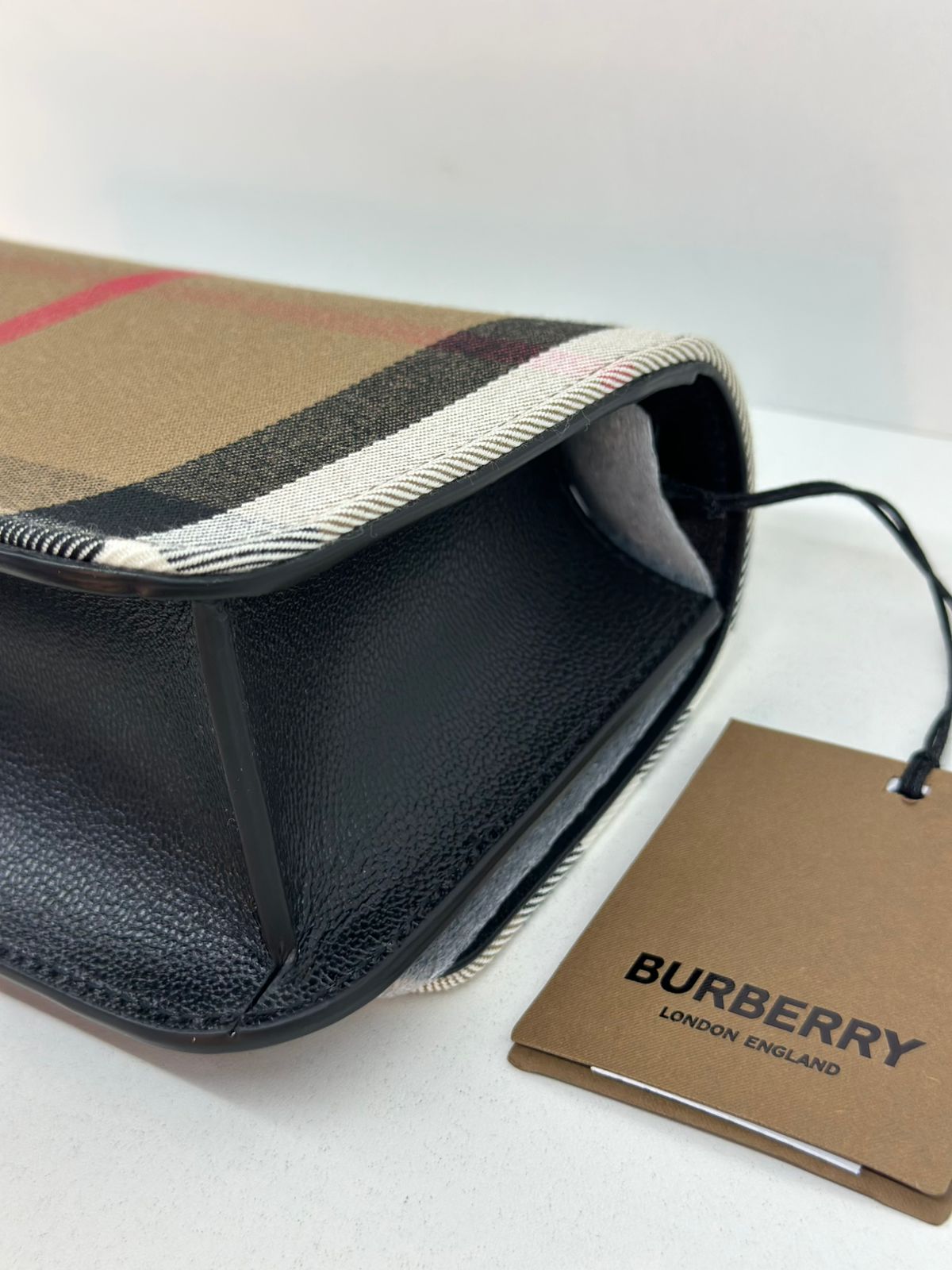 BOLSA BURBERRY MADISON PRETA - Imagem 16