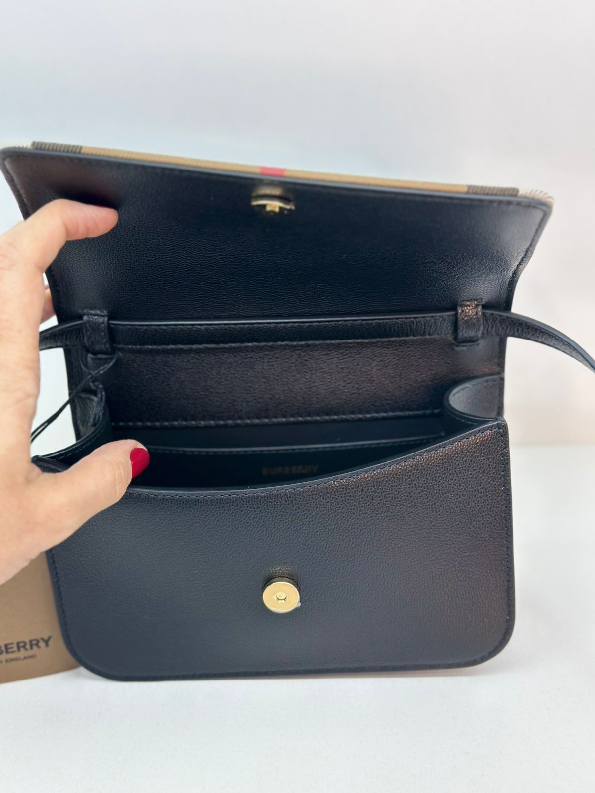 BOLSA BURBERRY MADISON PRETA - Imagem 19
