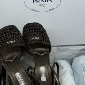 SANDÁLIA PRADA RAFIA WEDGE CROCHÊ