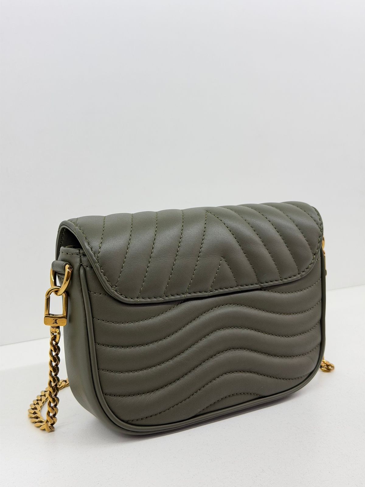 BOLSA LOUIS VUITTON NEW WAVE POCHETTE - Imagem 9