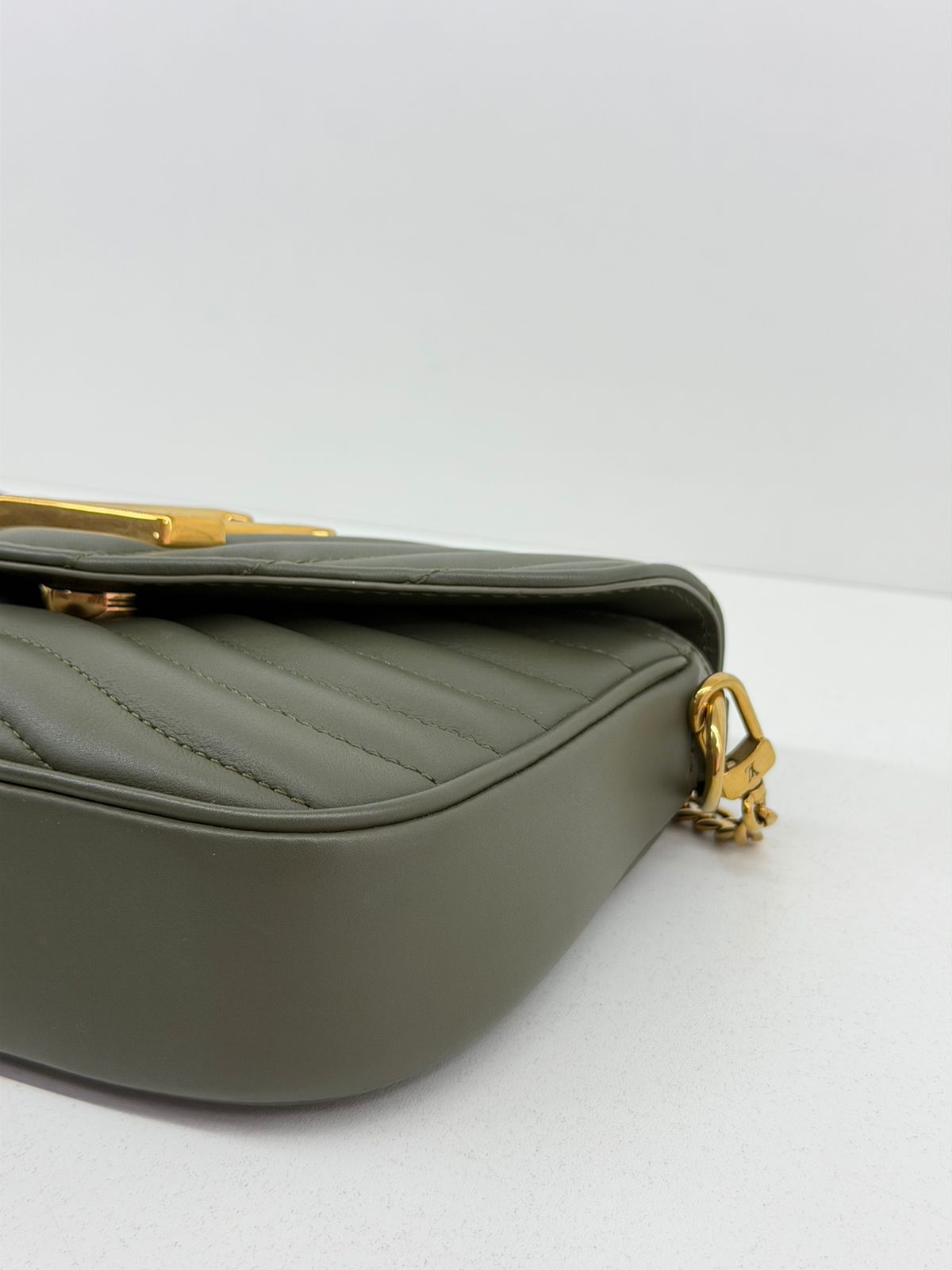 BOLSA LOUIS VUITTON NEW WAVE POCHETTE - Imagem 14