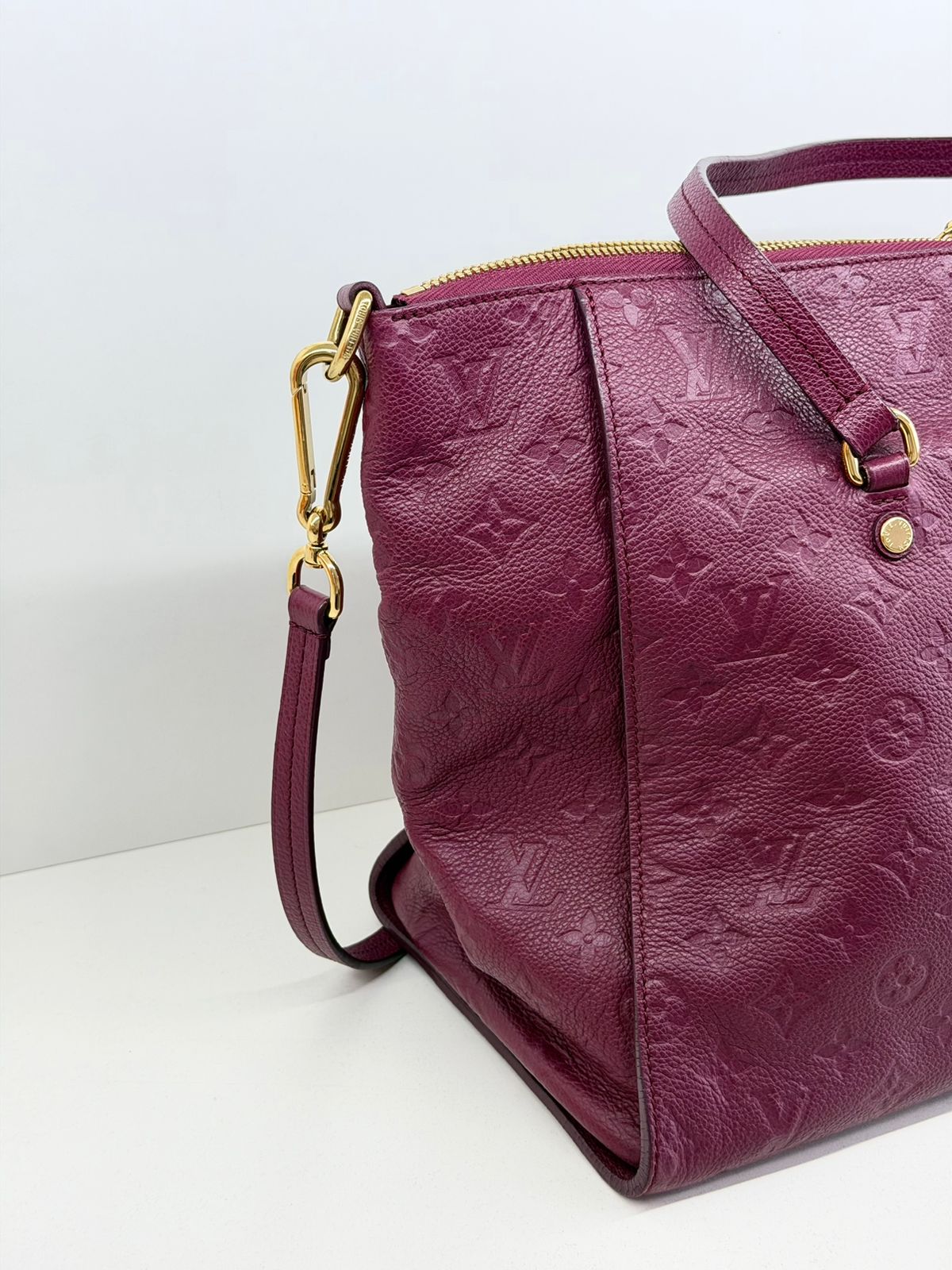 BOLSA LUIS VUITTON LUMINEUSE GM EMPREITE FUSCHSIA - Imagem 10