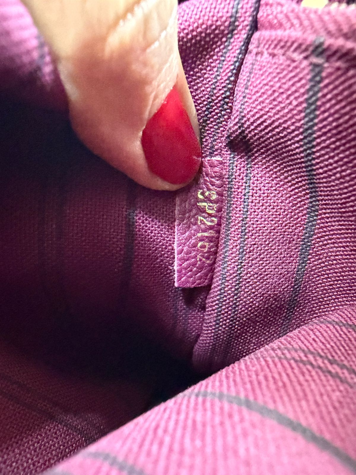 BOLSA LUIS VUITTON LUMINEUSE GM EMPREITE FUSCHSIA - Imagem 19