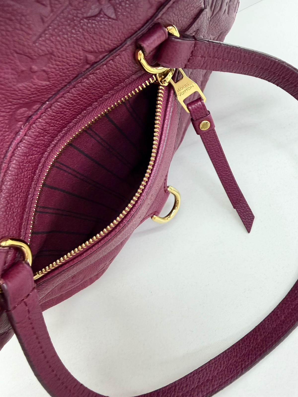 BOLSA LUIS VUITTON LUMINEUSE GM EMPREITE FUSCHSIA - Imagem 20