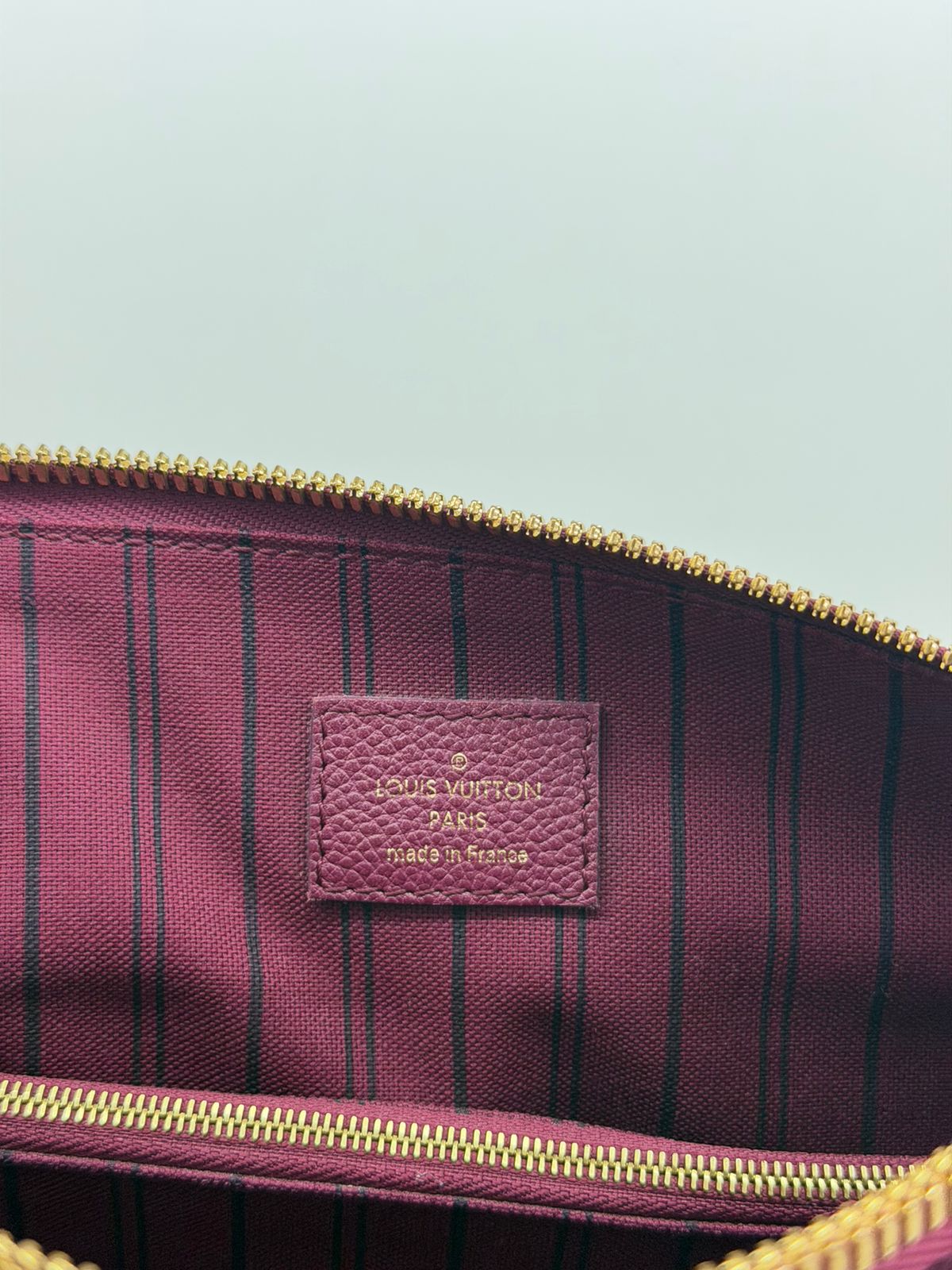 BOLSA LUIS VUITTON LUMINEUSE GM EMPREITE FUSCHSIA - Imagem 18