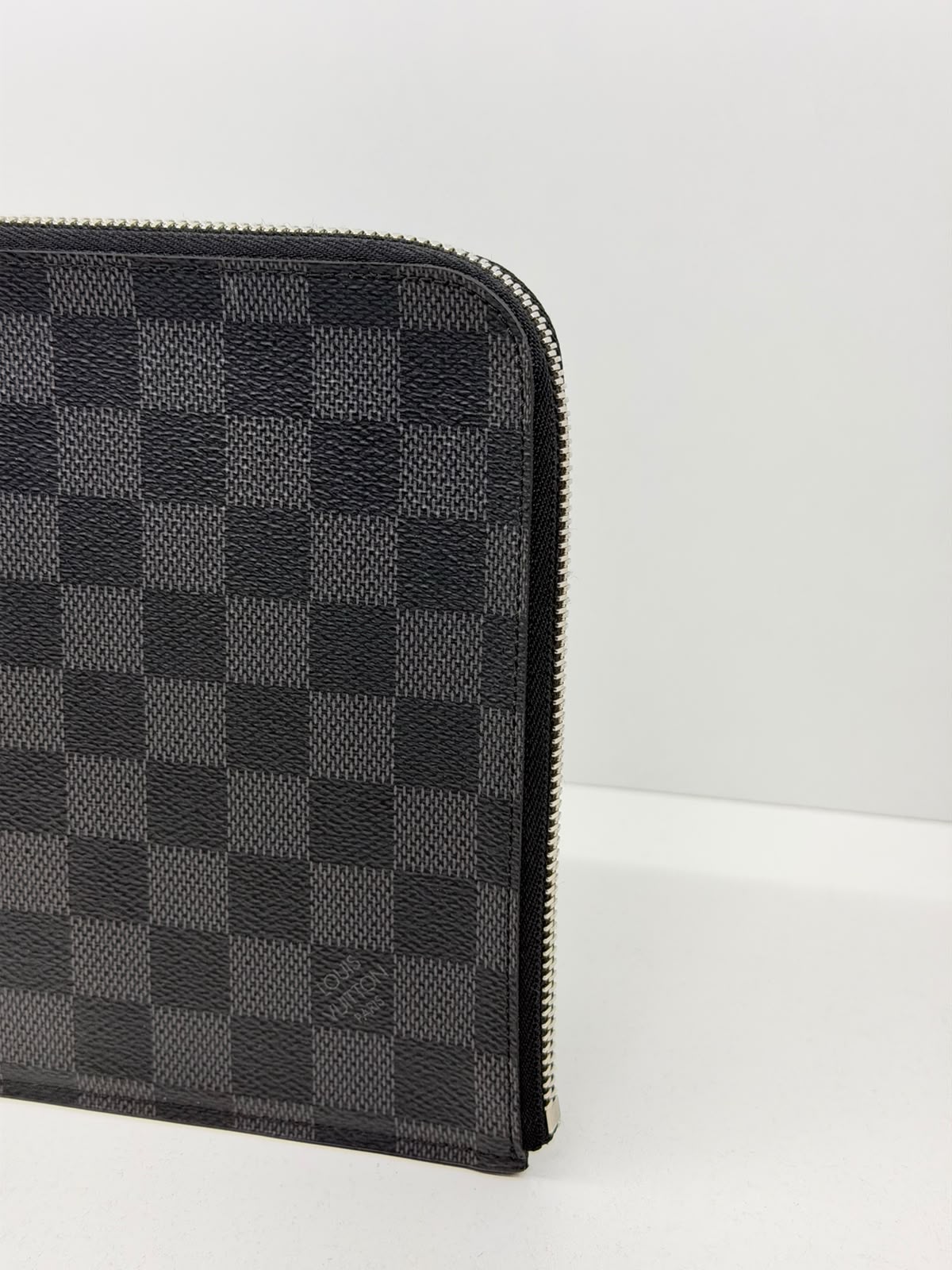 POCHETTE LOUIS VUITTON JOUR PM - Imagem 6