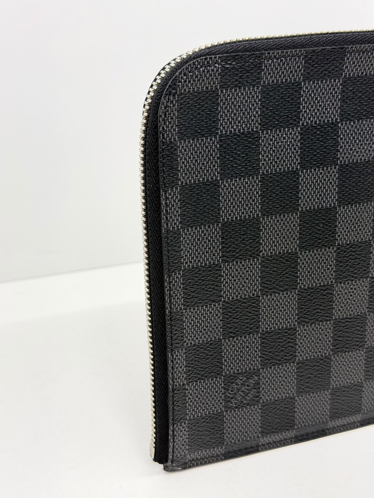 POCHETTE LOUIS VUITTON JOUR PM - Imagem 10