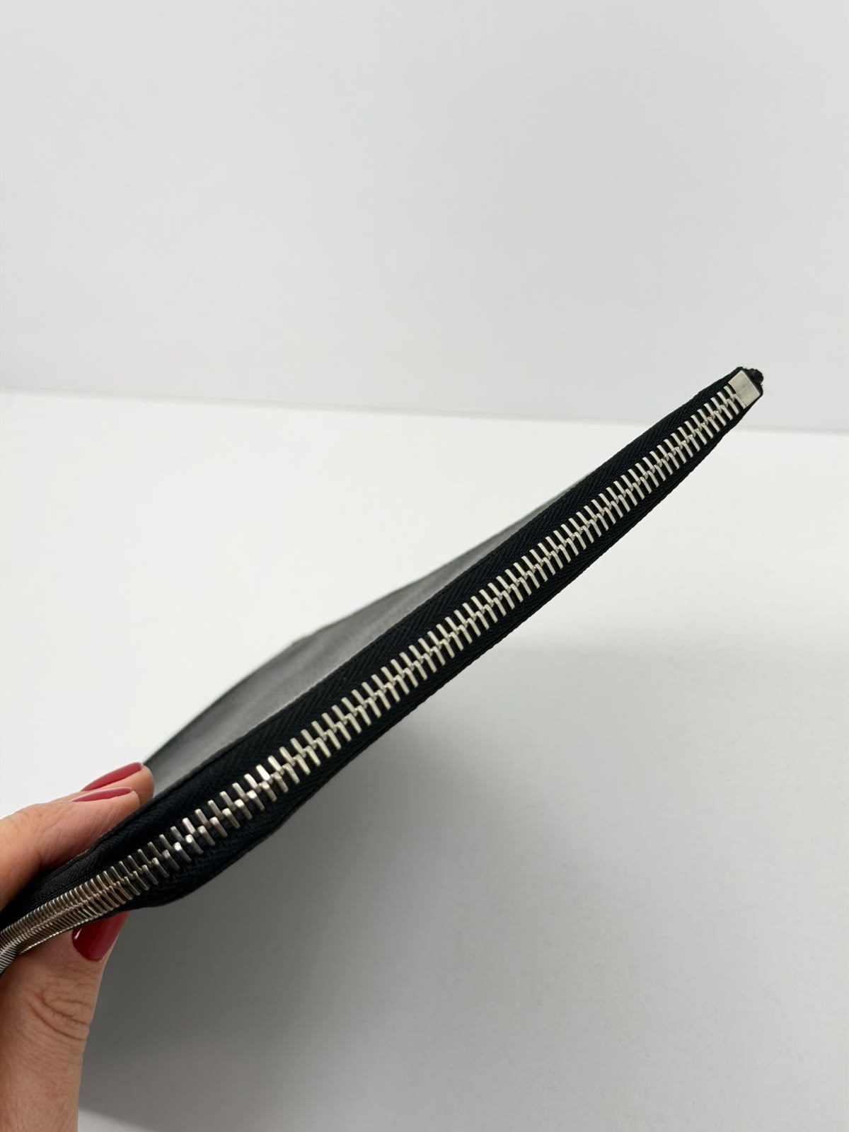 POCHETTE LOUIS VUITTON JOUR PM - Imagem 12