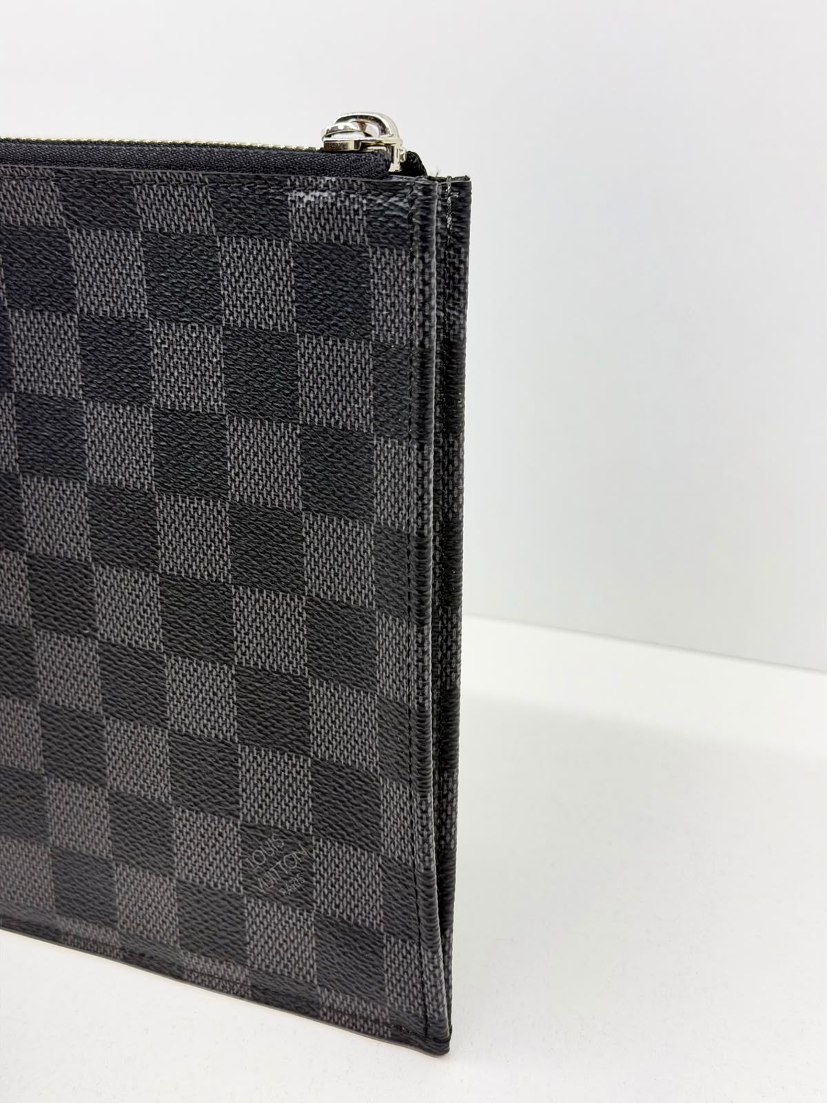 POCHETTE LOUIS VUITTON JOUR PM - Imagem 11