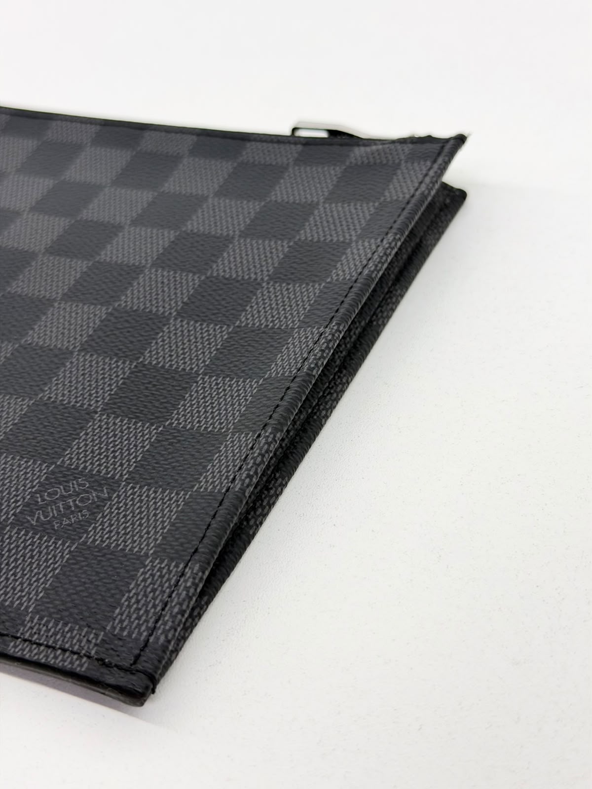 POCHETTE LOUIS VUITTON JOUR PM - Imagem 15