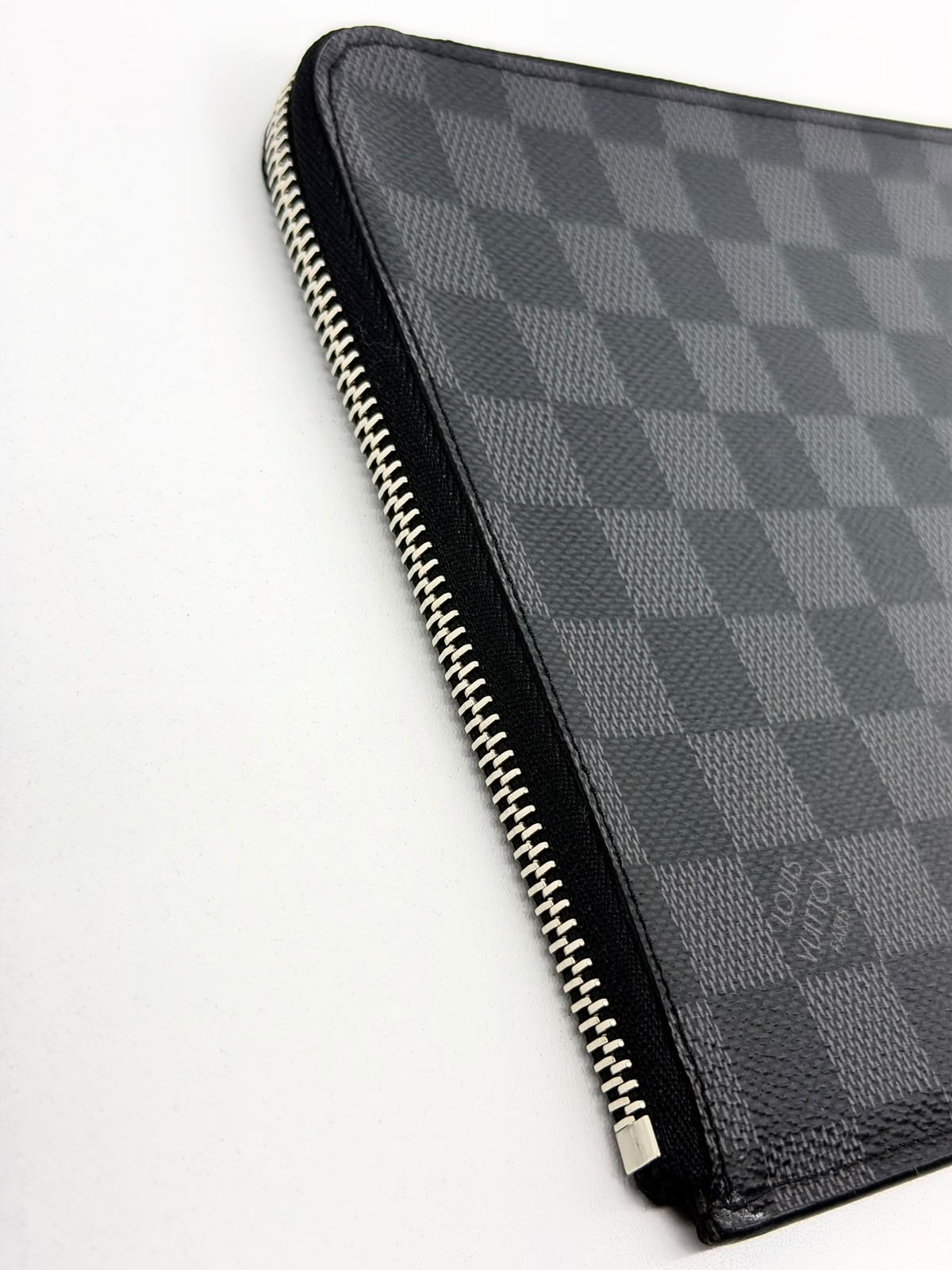 POCHETTE LOUIS VUITTON JOUR PM - Imagem 16