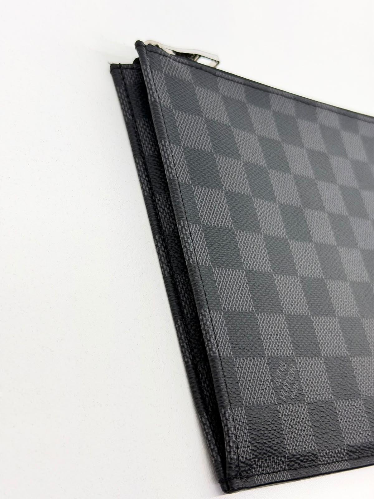 POCHETTE LOUIS VUITTON JOUR PM - Imagem 14