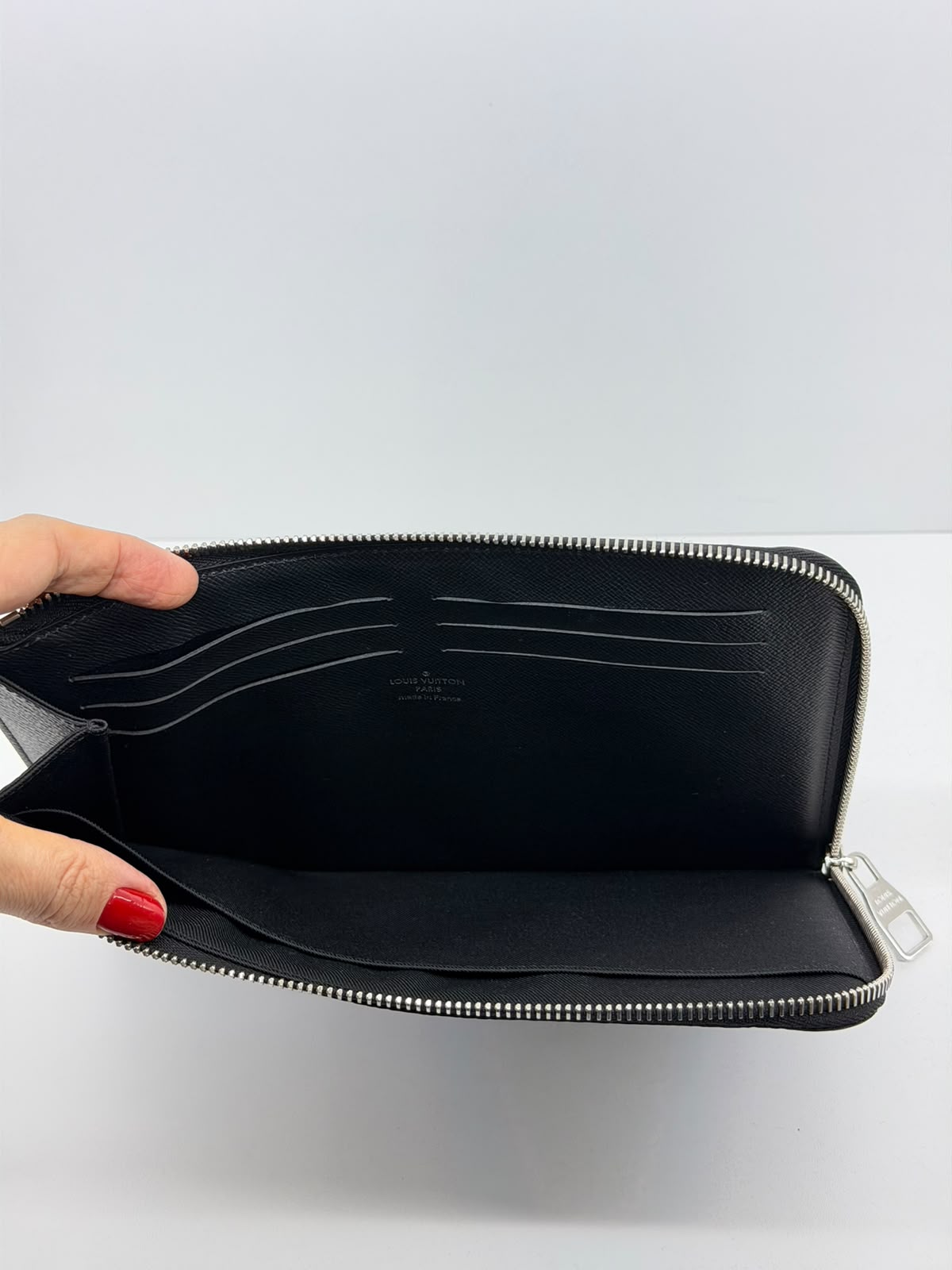POCHETTE LOUIS VUITTON JOUR PM - Imagem 20